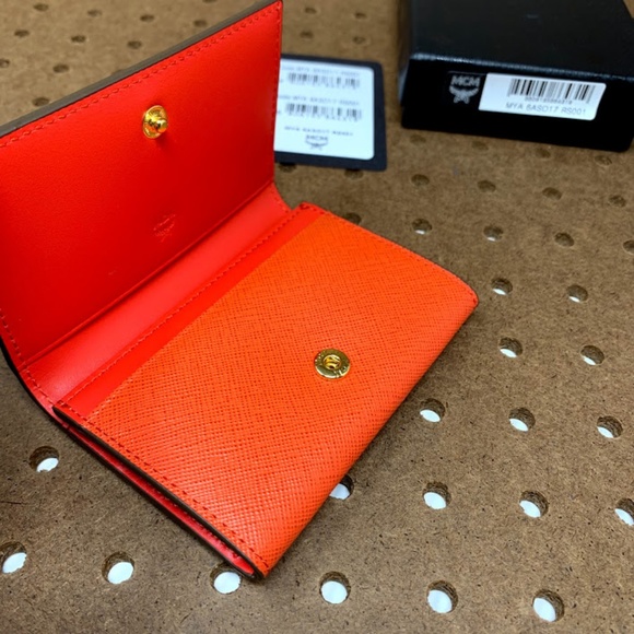 MCM Women's 2 Fold Card Wallet Snap Closure - Picture 4 of 8